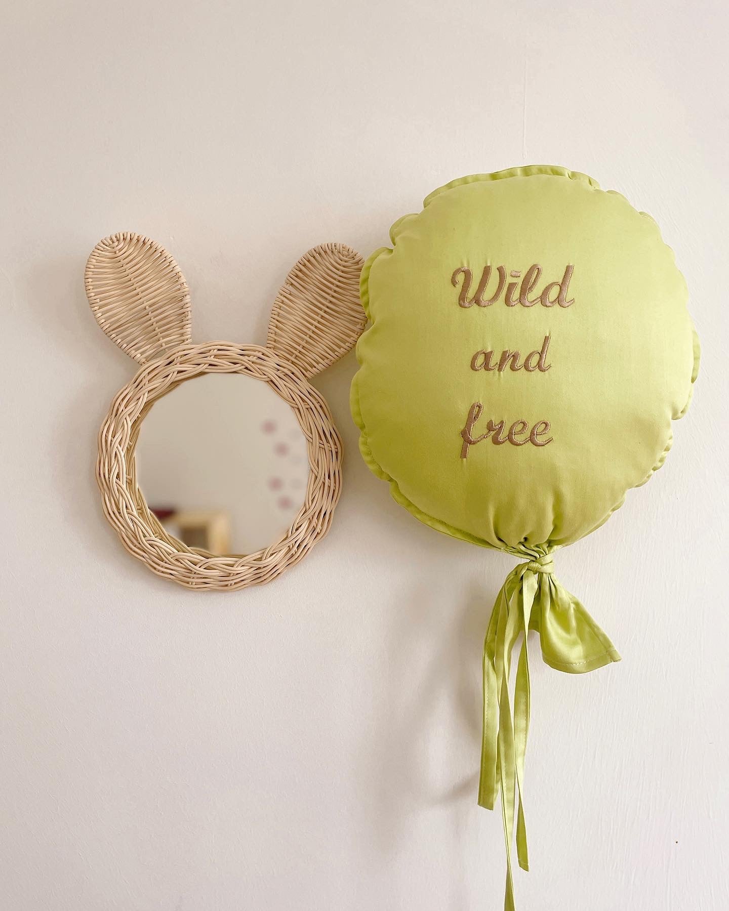 مرآة منسوجة على شكل أذن أرنب | ديكور حائط طبيعي مصنوع يدويًا