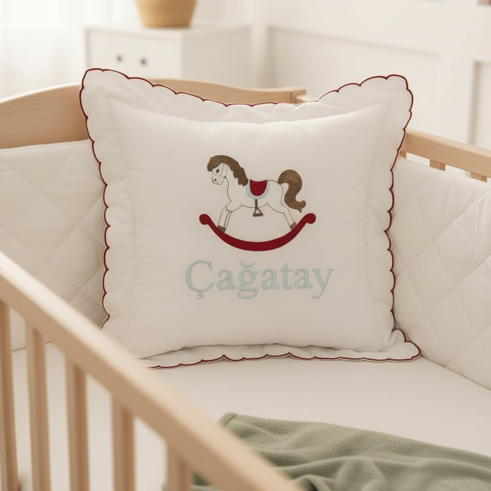 Kişiye Özel Nakışlı Pikolu Kare Yastık | Bebek & Çocuk Odası Dekoru