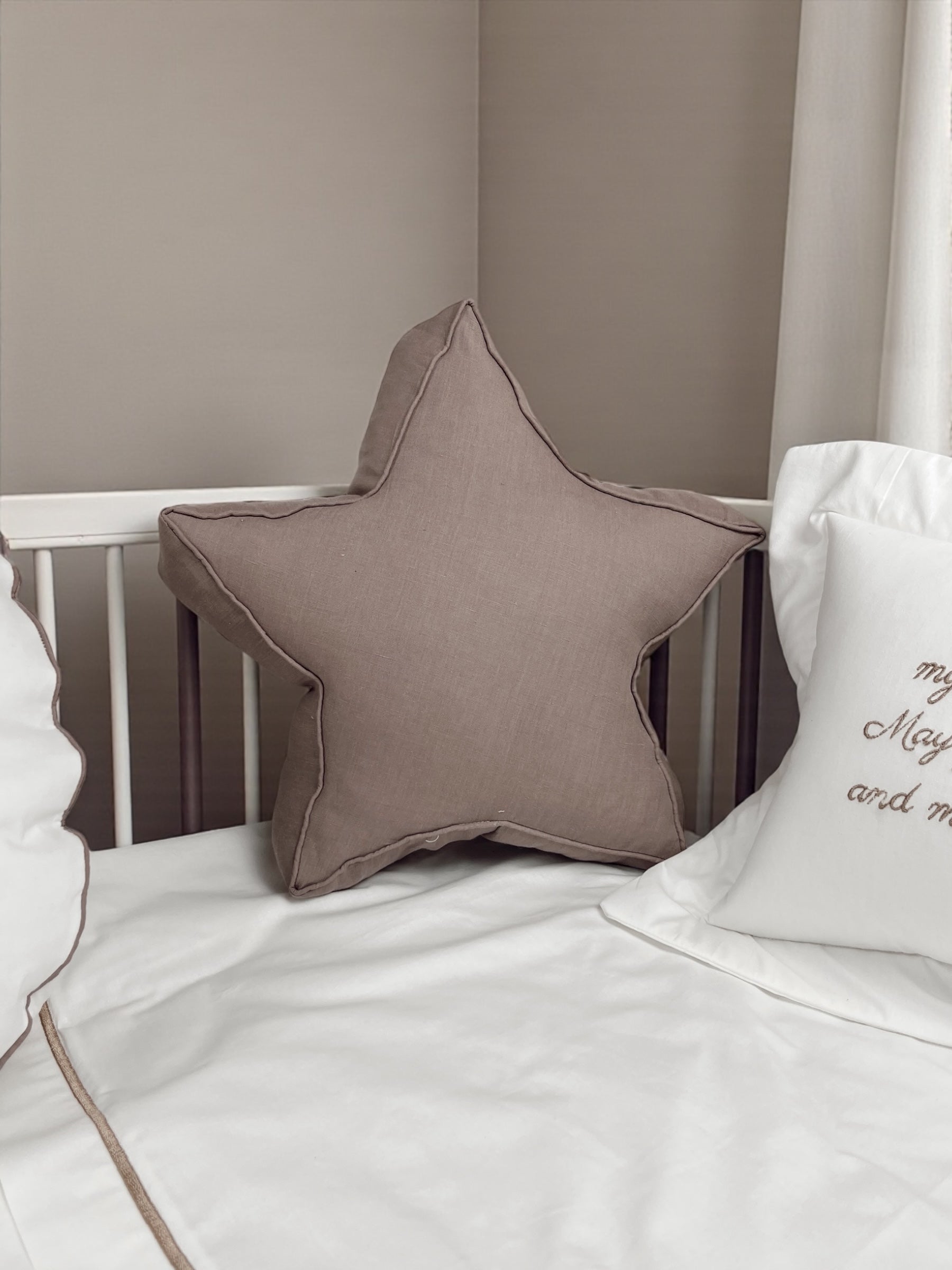 Lumière Star Linen Decorative Pillow