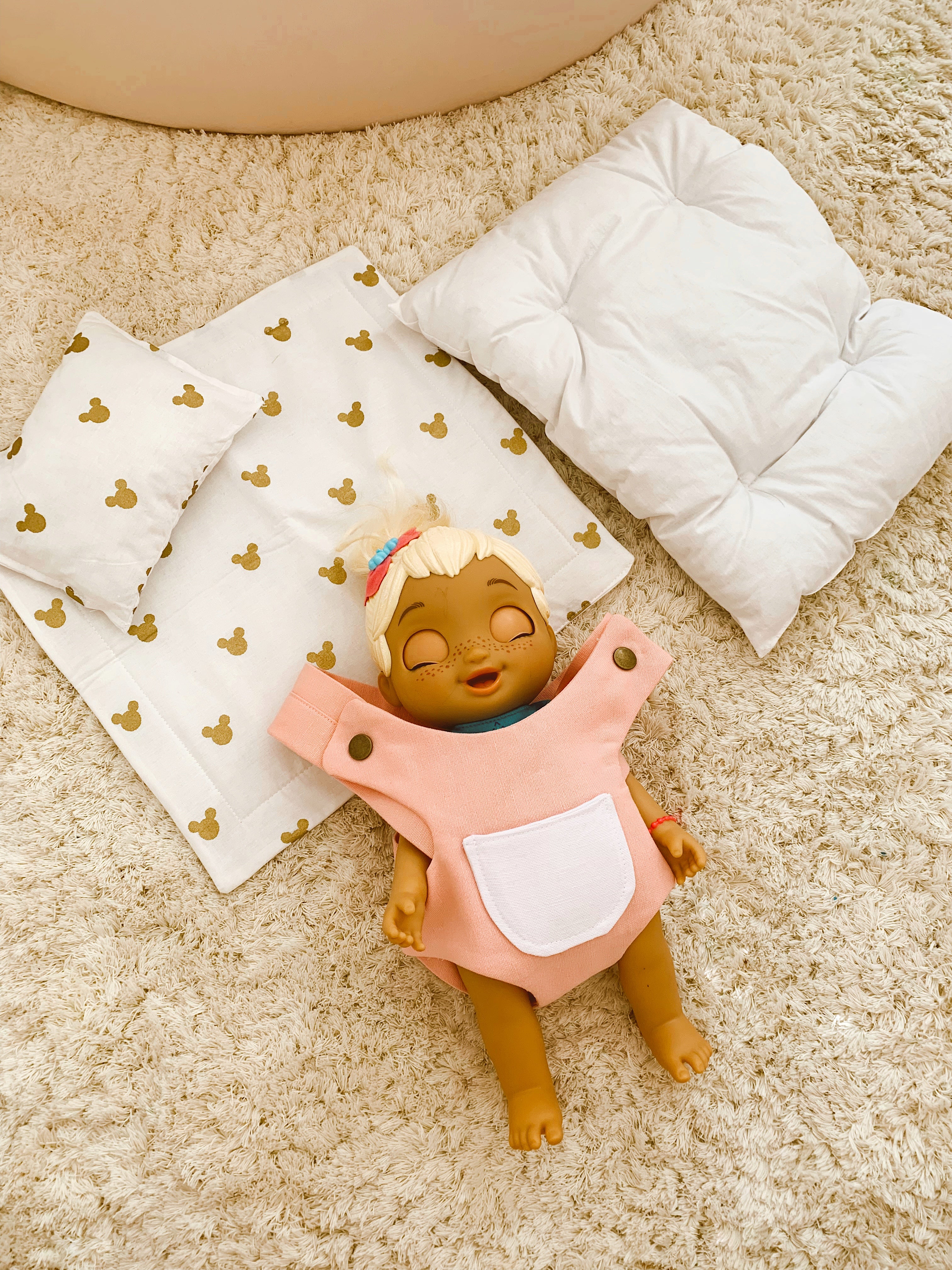 مجموعة دمى لا لوميير | مجموعة لعب صغيرة 3 – غطاء لحاف، سرير، وحاملة أطفال